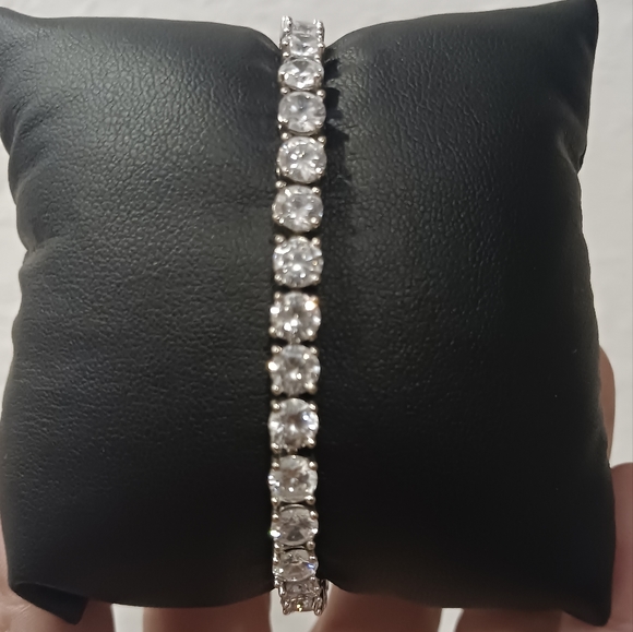 STUNNING 10K WG MOISSANITE TENNIS Bracelet🥰🤩 - Picture 12 of 16